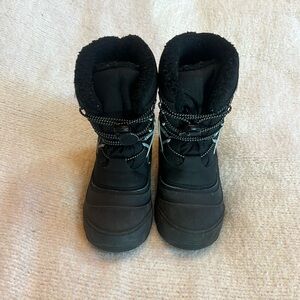Black 3M winter boots size 1Y